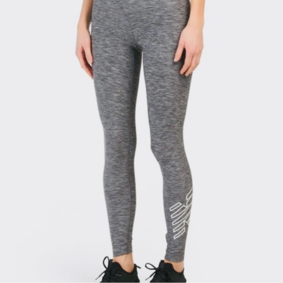 EUC Women’s Medium (27” X 27”) New Balance Graphic Logo Leggings/Tights In Grey - Picture 1 of 12